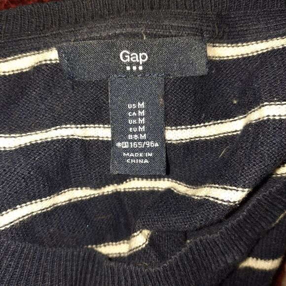 GAP Sweater  - Picture 3 of 4